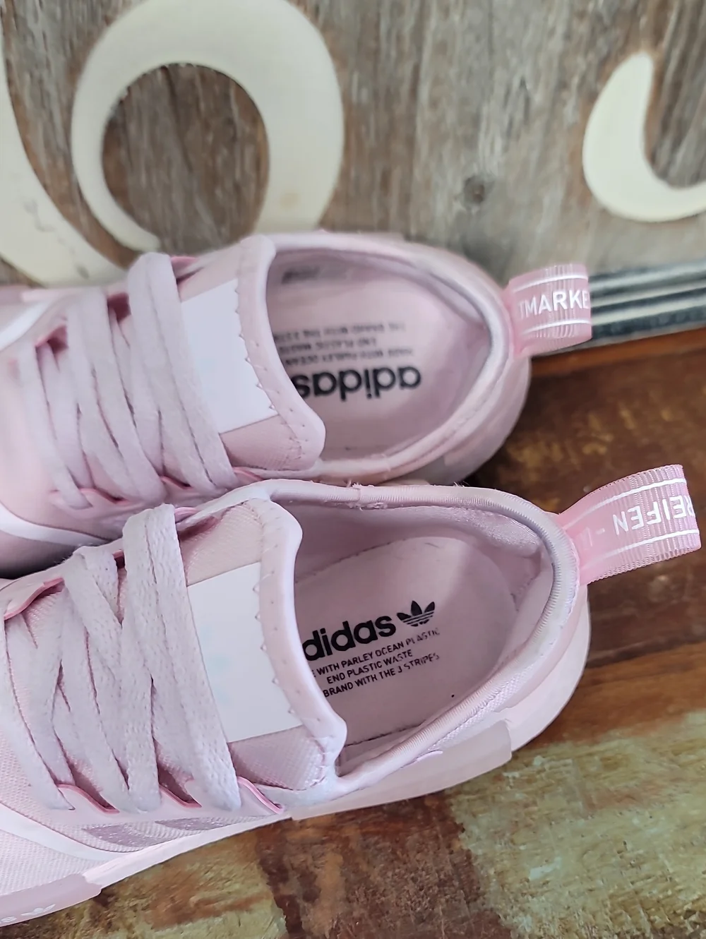 🔥 Wmns Adidas NMD R1 